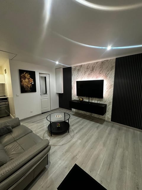 Communal lounge/ TV room, TV and multimedia, Living room