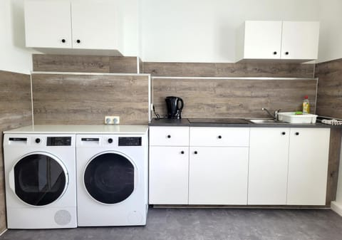 Kitchen or kitchenette, washing machine, dryer
