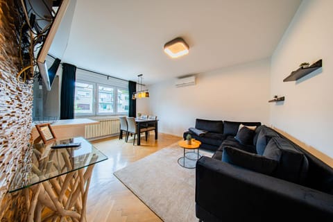 TV and multimedia, Living room, Seating area, Dining area, Family, heating, internet, air conditioner