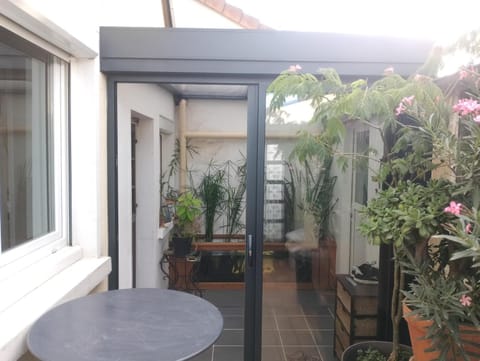 Chambre et SDB en maison de ville, Accès privé et Loggia Vacation rental in Le Mans