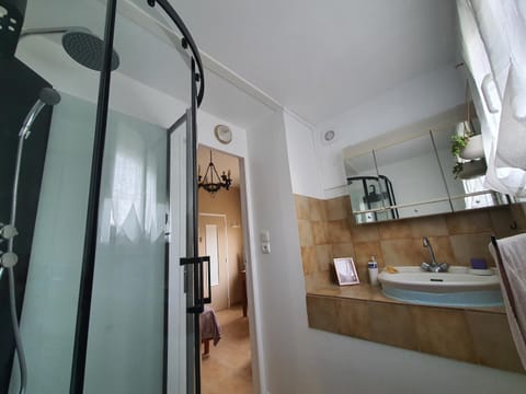 Chambre et SDB en maison de ville, Accès privé et Loggia Vacation rental in Le Mans