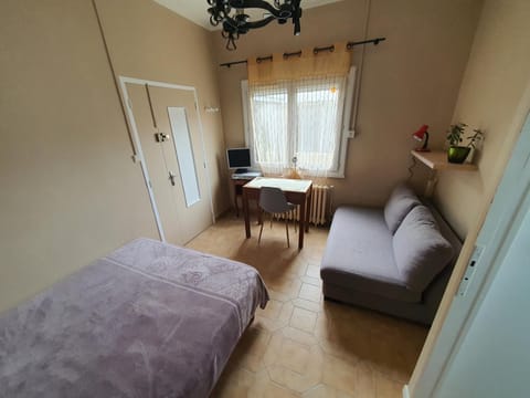 Chambre et SDB en maison de ville, Accès privé et Loggia Vacation rental in Le Mans