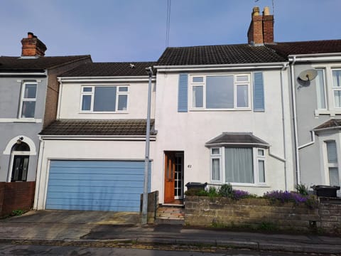Property building, Day, Neighbourhood, Street view