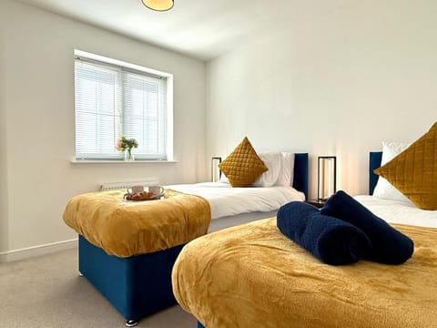 NEW Build Parking Wifi Contractors House in Wellingborough