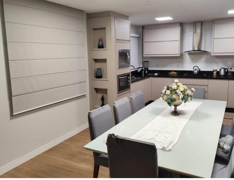 Dining area, kitchen