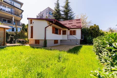 Property building, Day, Natural landscape, Garden, Garden view