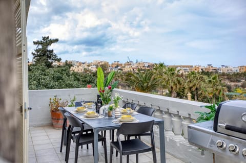 View (from property/room), Balcony/Terrace, Seating area