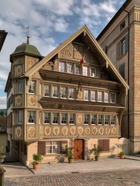 Property building, Balcony/Terrace, Landmark view