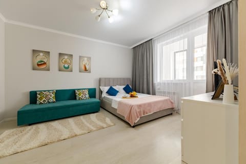 Bed, Living room, Photo of the whole room, Seating area, Bedroom