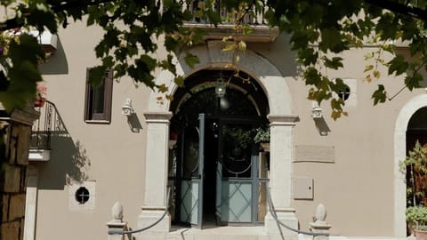 Facade/entrance