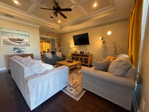 Hahira 3-Bedroom Home near Wild Adventures, Sleeps 12 House in Georgia