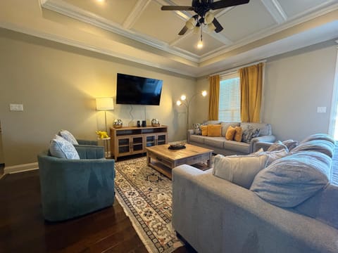 Hahira 3-Bedroom Home near Wild Adventures, Sleeps 12 House in Georgia