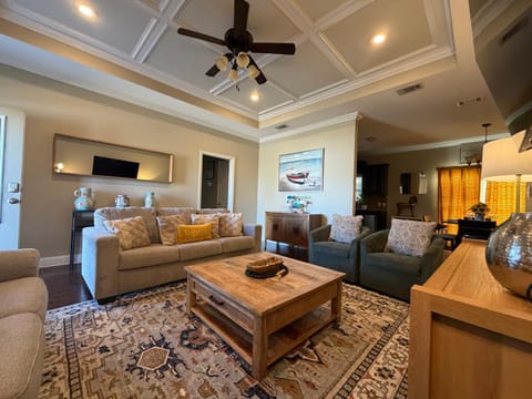 Hahira 3-Bedroom Home near Wild Adventures, Sleeps 12 House in Georgia