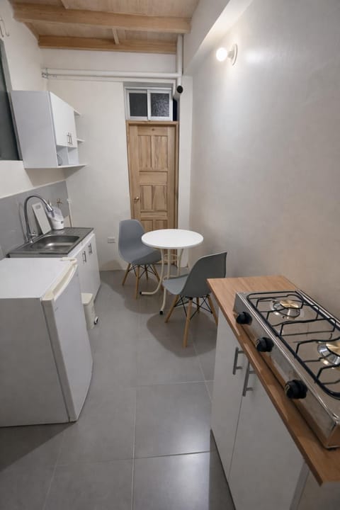 Kitchen or kitchenette, Dining area, stove