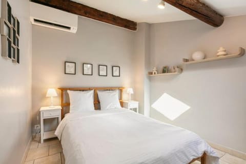 Bed, Bedroom, air conditioner
