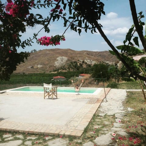 Staff, People, Garden, Decorative detail, Floor plan, Swimming pool, Entertainment, Family
