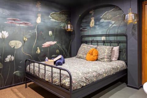 Ultra Deluxe Studio, Free Parking, Under Sea Experience Apartment in Mulhouse