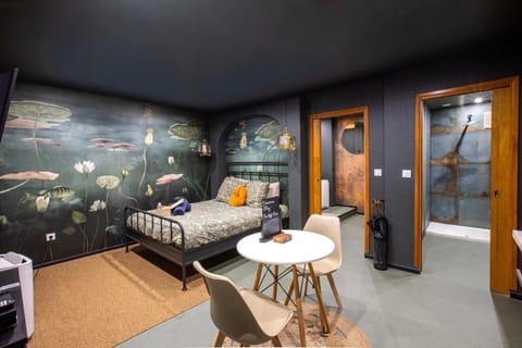 Ultra Deluxe Studio, Free Parking, Under Sea Experience Apartment in Mulhouse