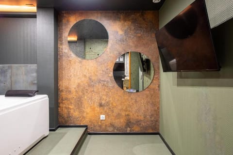 Ultra Deluxe Studio, Free Parking, Under Sea Experience Apartment in Mulhouse