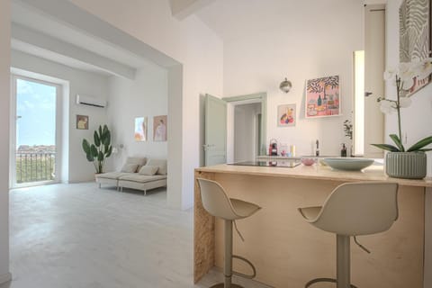 Kitchen or kitchenette, Living room