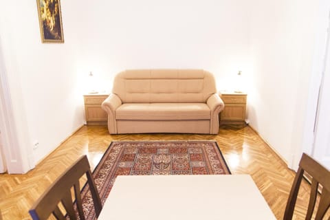 Bed, Decorative detail, Decorative detail, Seating area, Area and facilities