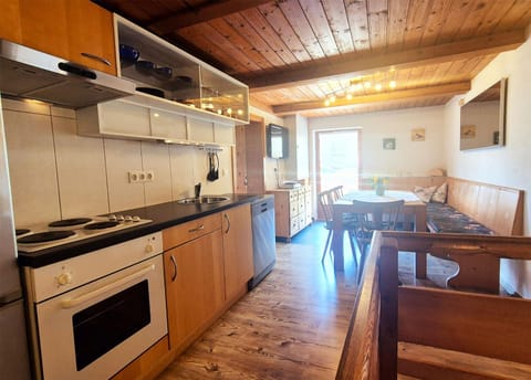 Kitchen or kitchenette, Dining area, dishwasher, oven, stove