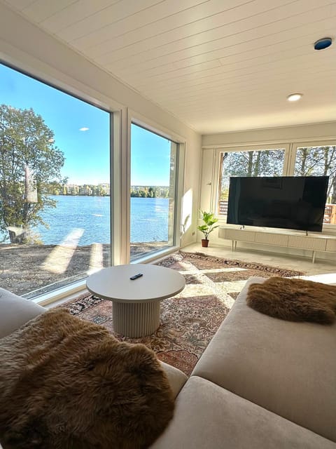 Living room, Lake view