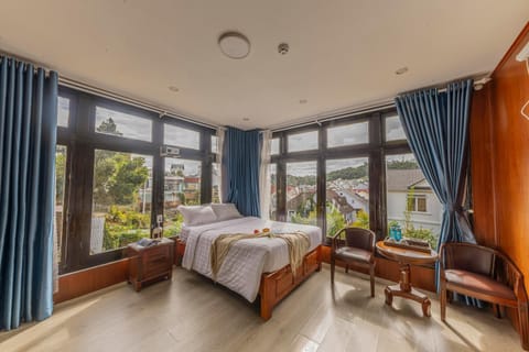 Bed, Photo of the whole room, Bedroom, Garden view