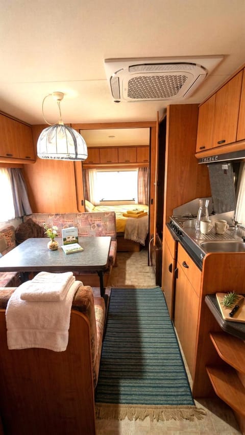 Kitchen or kitchenette, Dining area, stove, air conditioner