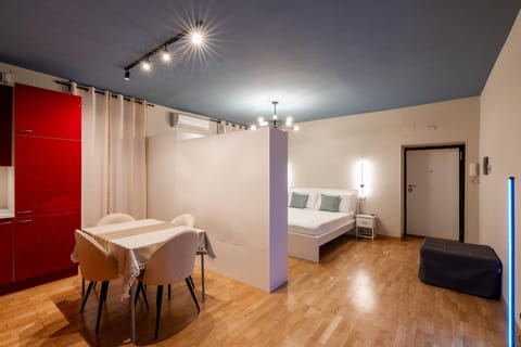 Bed, Living room, Photo of the whole room, Seating area, Dining area, Bedroom