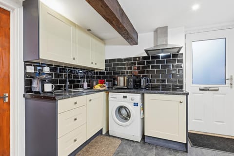 Coffee/tea facilities, washing machine, washing machine