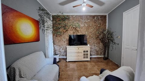 Communal lounge/ TV room, TV and multimedia, Living room, Seating area