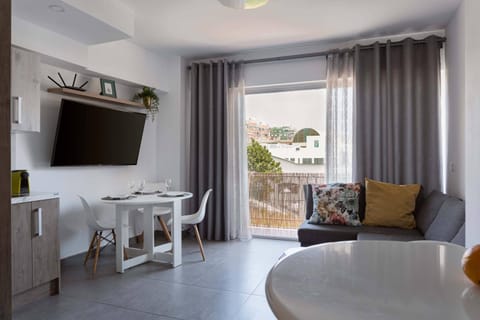 TV and multimedia, Seating area, Dining area