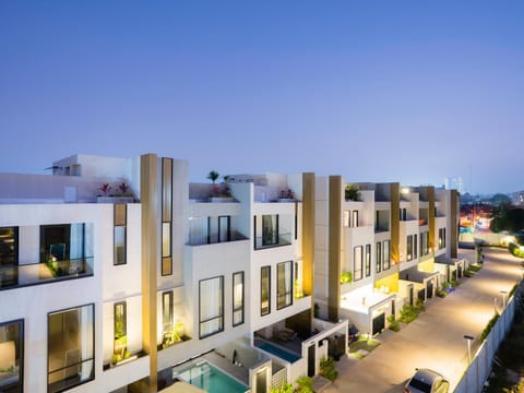 Property building, Neighbourhood, City view, Street view, Location, Parking