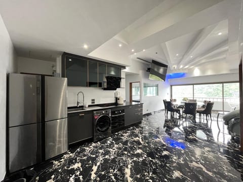 Seating area, kitchen
