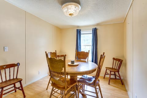 3 Mi to Dtwn Pet-Friendly Farm Retreat in Paris! House in Tennessee