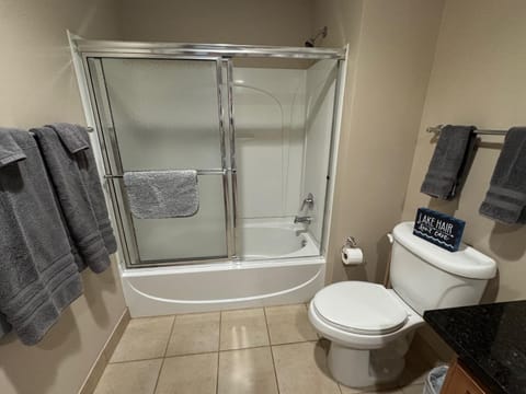 Spacious Condo Minutes to Cedar Point House in Sandusky