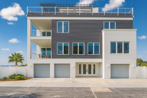 Luxury Family Beachfront Oasis Pool Spa and Views House in Indian Rocks Beach