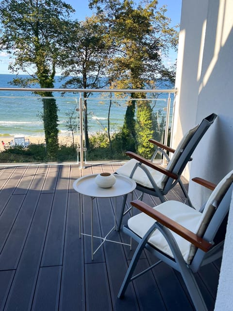 Natural landscape, View (from property/room), Balcony/Terrace, Seating area, Beach, Sea view, sunbed