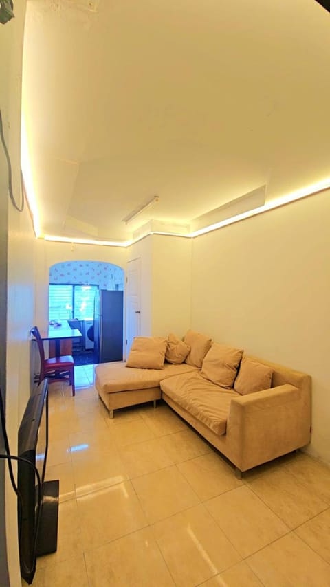 TV and multimedia, Living room, Seating area, Evening entertainment