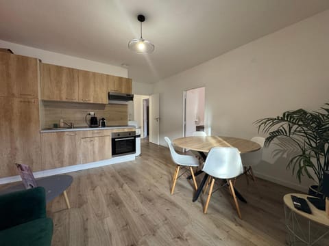 Seating area, kitchen