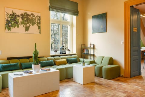 Communal lounge/ TV room, TV and multimedia, Living room, Seating area