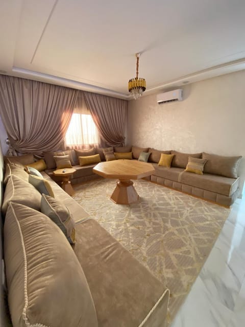 Living room, Seating area, air conditioner