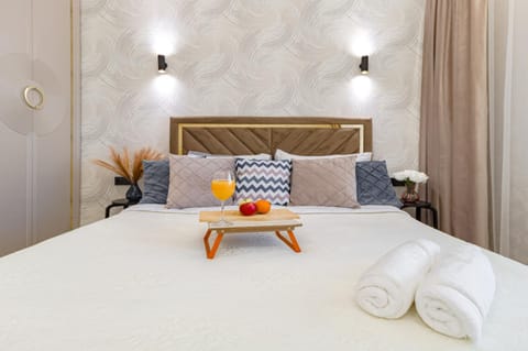 Bed, Bedroom, towels, wardrobe