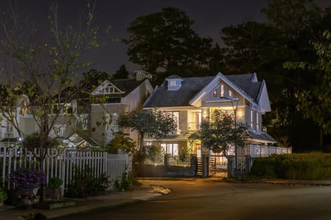 Property building, Night