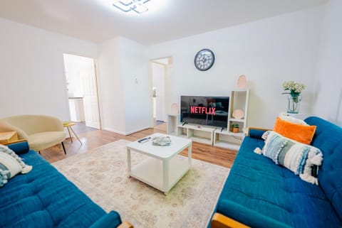 TV and multimedia, Living room, Seating area, flat iron