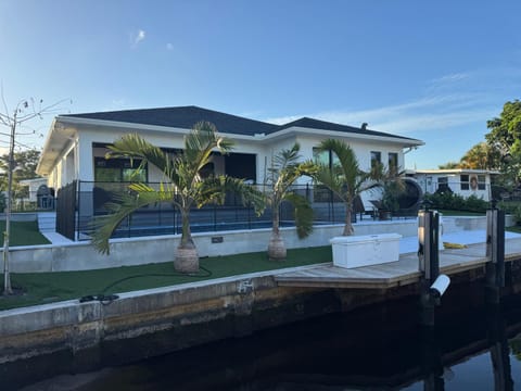 NEW VILLA NEAR FLL, HARDROCK, STADIUM AND BEACH House in Lauderdale Isles