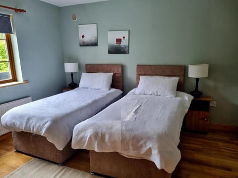 A spacious 4-Bed home beside the beach House in Ireland