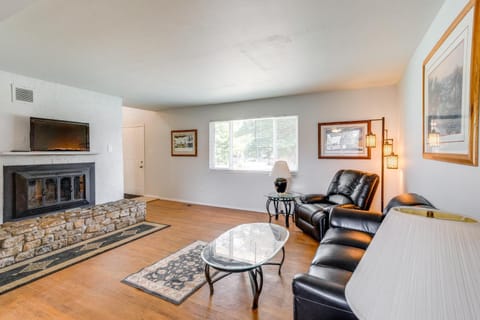 2 Mi to Hospitals Home with Private Yard in Aurora House in Aurora