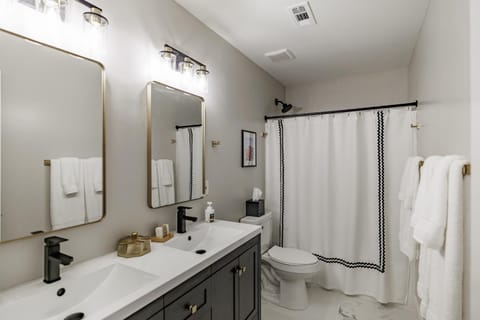 Shower, Toilet, Bathroom, Bath